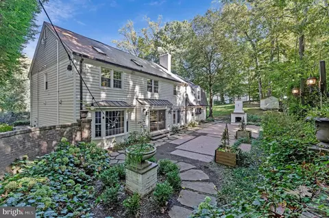 Exterior - 7845 Old Dominion Dr, Mclean, VA 22102 photo 4 of 16