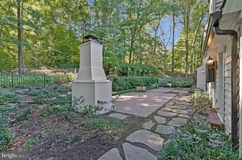 Exterior - 7845 Old Dominion Dr, Mclean, VA 22102 photo 9 of 16
