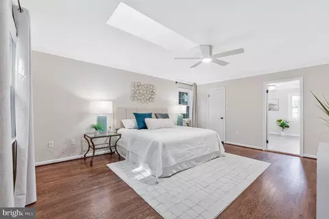 Bedroom - 7845 Old Dominion Dr, Mclean, VA 22102 photo 2 of 7