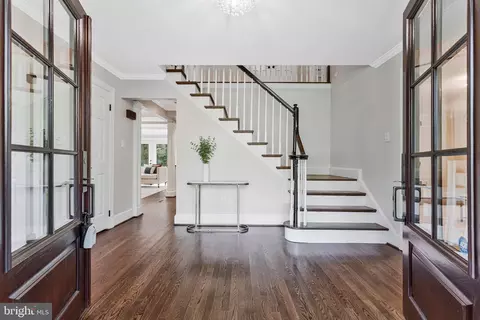 Entry Way - 7845 Old Dominion Dr, Mclean, VA 22102 photo 2 of 10