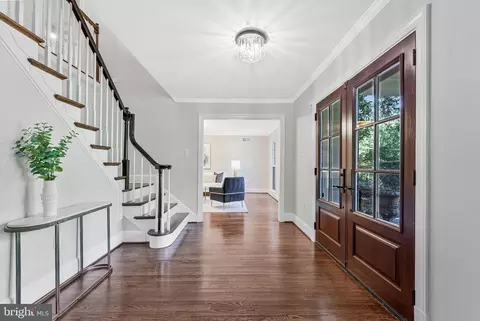 Entry Way - 7845 Old Dominion Dr, Mclean, VA 22102 photo 3 of 10