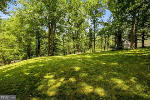 Exterior - 7845 Old Dominion Dr, Mclean, VA 22102 photo 14 of 16