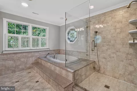 Bath - 7922 Journey Ln, Springfield, VA 22153 photo 2 of 5