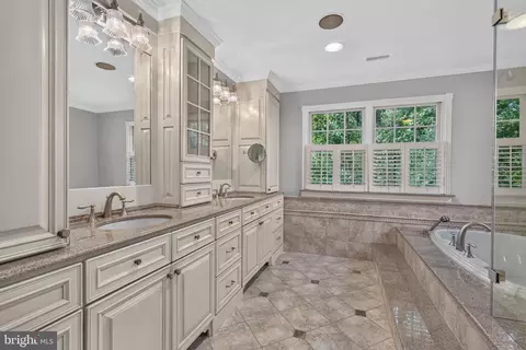 Bath - 7922 Journey Ln, Springfield, VA 22153 photo 1 of 5
