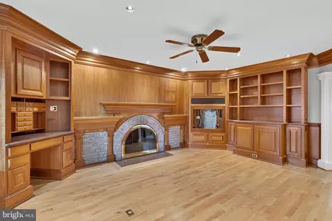 Living - 7922 Journey Ln, Springfield, VA 22153 photo 5 of 5