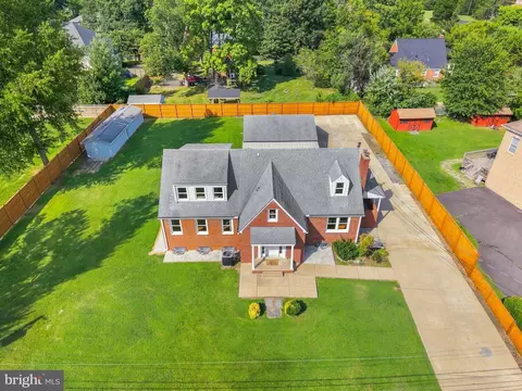 6334 Edgemoor Ln, Alexandria, VA 22312