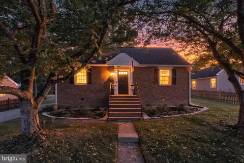 2902 Summerfield Rd, Falls Church, VA 22042
