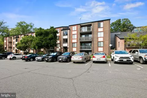 9728 Kingsbridge Dr #302, Fairfax, VA 22031