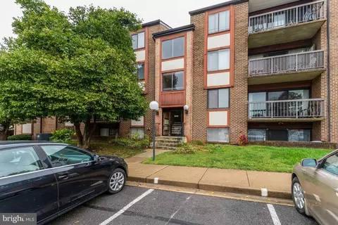 9728 Kingsbridge Dr #302, Fairfax, VA 22031