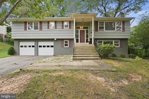 8400 Bound Brook Ln, Alexandria, VA 22309