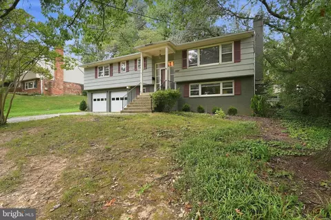 8400 Bound Brook Ln, Alexandria, VA 22309