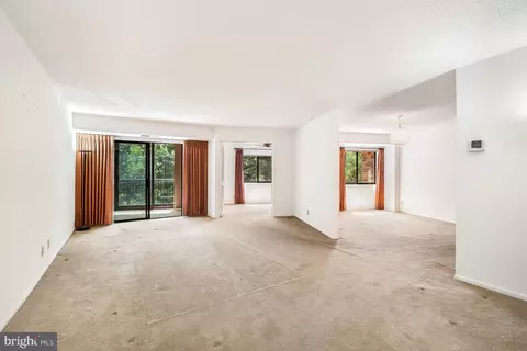 5904 Mount Eagle Dr #114, Alexandria, VA 22303