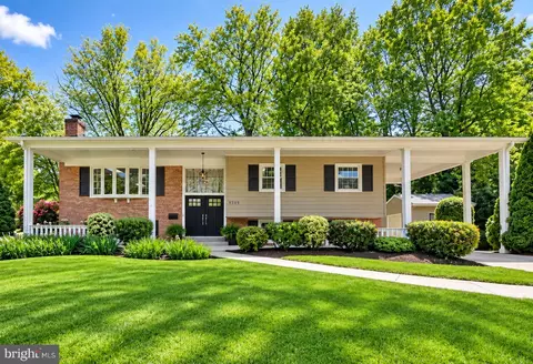 9301 Santayana Dr, Fairfax, VA 22031