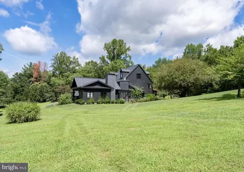 Exterior - 1312 Merchant Ln, Mclean, VA 22101 photo 9 of 10