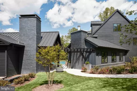 Exterior - 1312 Merchant Ln, Mclean, VA 22101 photo 6 of 10