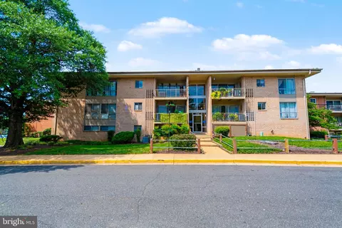 3708 N Rosser St #201, Alexandria, VA 22311