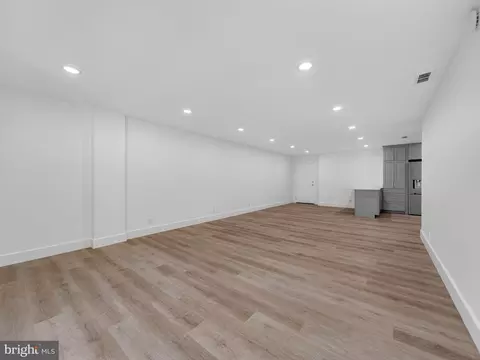 Living - 7680 Tremayne Pl #311, Mclean, VA 22102 photo 4 of 7