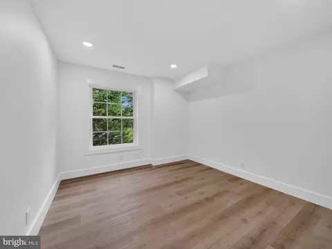 Bedroom - 7680 Tremayne Pl #311, Mclean, VA 22102 photo 3 of 6