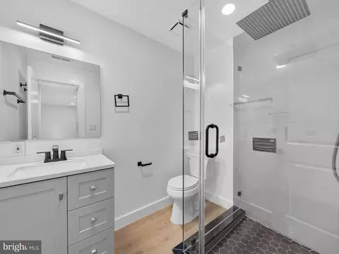 Bath - 7680 Tremayne Pl #311, Mclean, VA 22102 photo 1 of 4