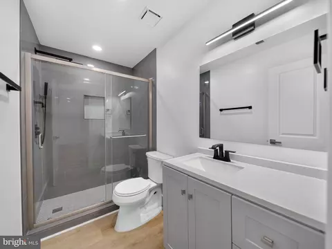 Bath - 7680 Tremayne Pl #311, Mclean, VA 22102 photo 3 of 4