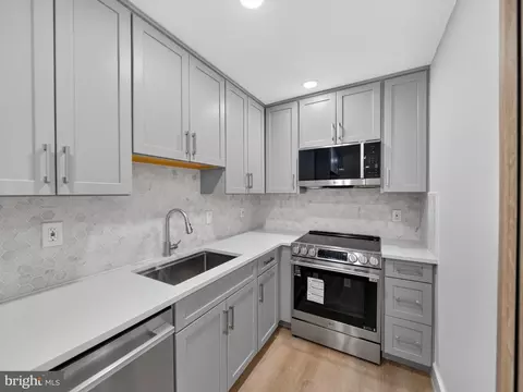 Kitchen - 7680 Tremayne Pl #311, Mclean, VA 22102 photo 4 of 5