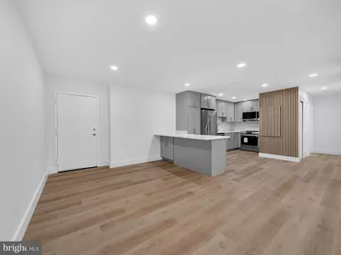 Living - 7680 Tremayne Pl #311, Mclean, VA 22102 photo 1 of 7