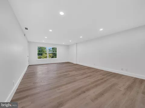 Living - 7680 Tremayne Pl #311, Mclean, VA 22102 photo 7 of 7