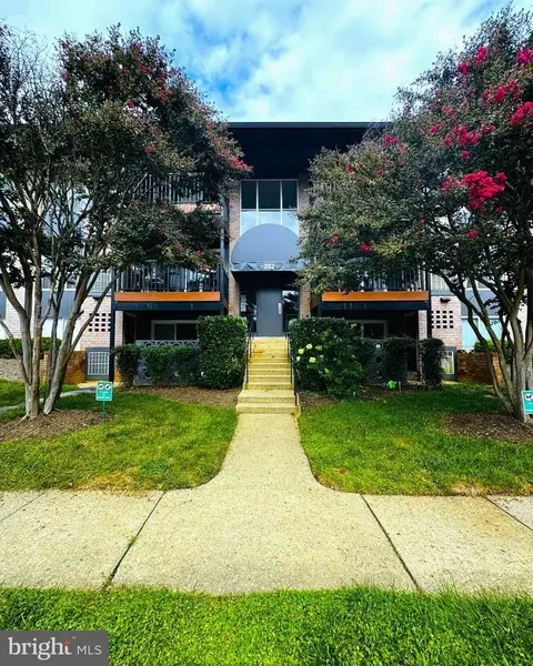 202 Park Terrace Ct SE #21, Vienna, VA 22180
