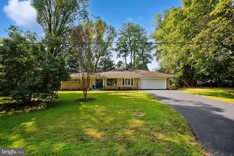 6533 Copa Ct, Falls Church, VA 22044