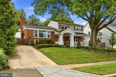 Exterior - 1825 Dalmation Dr, Mclean, VA 22101 photo 2 of 15