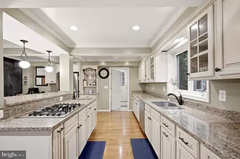 Kitchen - 1825 Dalmation Dr, Mclean, VA 22101 photo 5 of 8