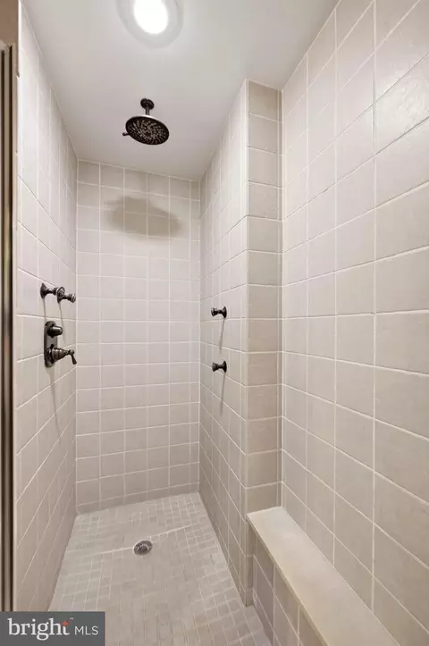 Bath - 1825 Dalmation Dr, Mclean, VA 22101 photo 6 of 7