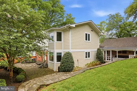 Exterior - 1825 Dalmation Dr, Mclean, VA 22101 photo 13 of 15