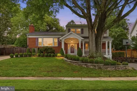 Exterior - 1825 Dalmation Dr, Mclean, VA 22101 photo 14 of 15