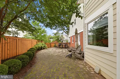 Exterior - 1825 Dalmation Dr, Mclean, VA 22101 photo 7 of 15
