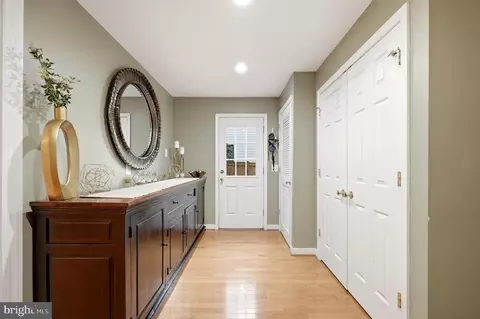 Entry Way - 1825 Dalmation Dr, Mclean, VA 22101 photo 4 of 8