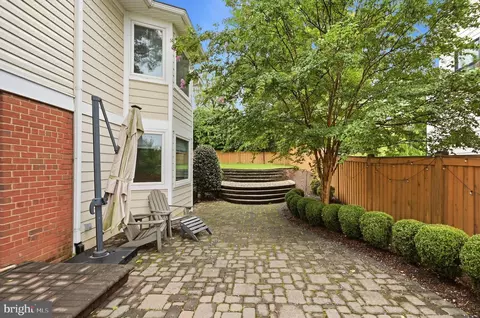 Exterior - 1825 Dalmation Dr, Mclean, VA 22101 photo 10 of 15
