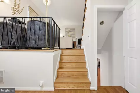 Entry Way - 1825 Dalmation Dr, Mclean, VA 22101 photo 7 of 8