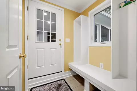 Entry Way - 1825 Dalmation Dr, Mclean, VA 22101 photo 6 of 8