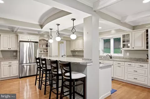 Kitchen - 1825 Dalmation Dr, Mclean, VA 22101 photo 4 of 8