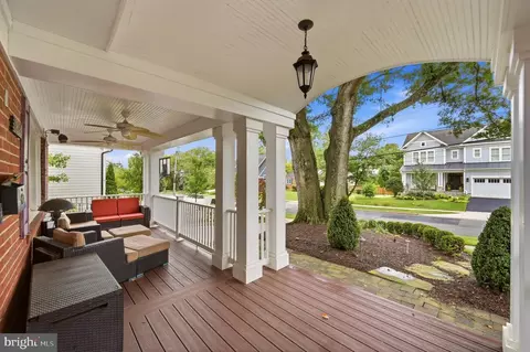 Exterior - 1825 Dalmation Dr, Mclean, VA 22101 photo 3 of 15