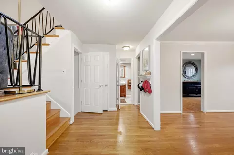 Entry Way - 1825 Dalmation Dr, Mclean, VA 22101 photo 2 of 8