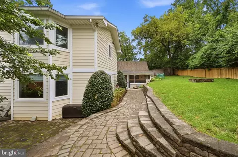 Exterior - 1825 Dalmation Dr, Mclean, VA 22101 photo 12 of 15