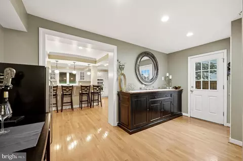 Entry Way - 1825 Dalmation Dr, Mclean, VA 22101 photo 3 of 8