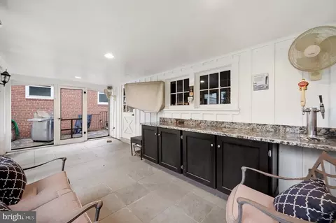 Exterior - 1825 Dalmation Dr, Mclean, VA 22101 photo 6 of 15