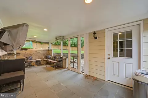 Exterior - 1825 Dalmation Dr, Mclean, VA 22101 photo 5 of 15