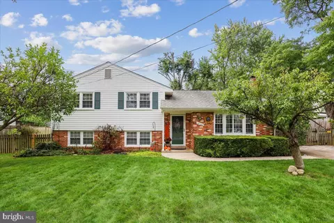 14705 Algretus Dr, Centreville, VA 20120