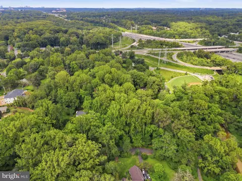 4217 Pineridge Dr, Annandale, VA 22003