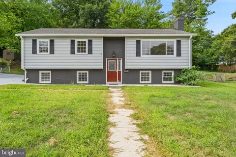 6212 Thornwood Dr, Alexandria, VA 22310