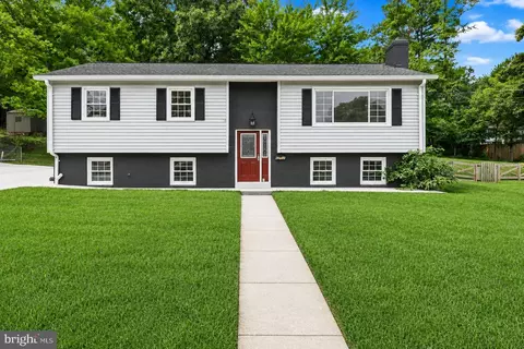 6212 Thornwood Dr, Alexandria, VA 22310